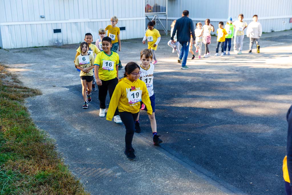 students running