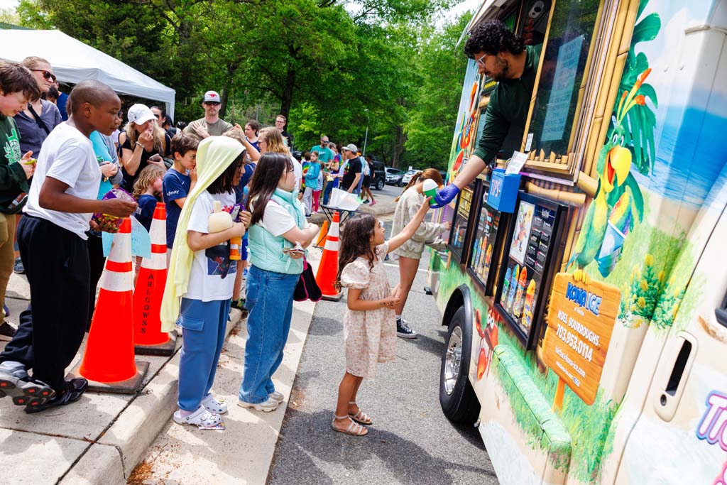 line at food truck