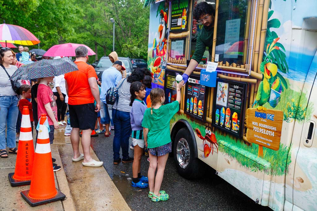line at food truck