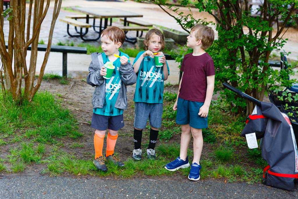children eating flavored ice